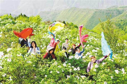 Thanh minh – ‘Đạp thanh’, và ‘Tảo mộ’